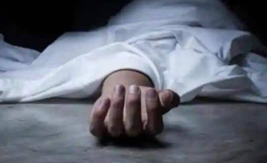 चलती बाइक पर गिरा बोल्डर, दो युवकों की मौत