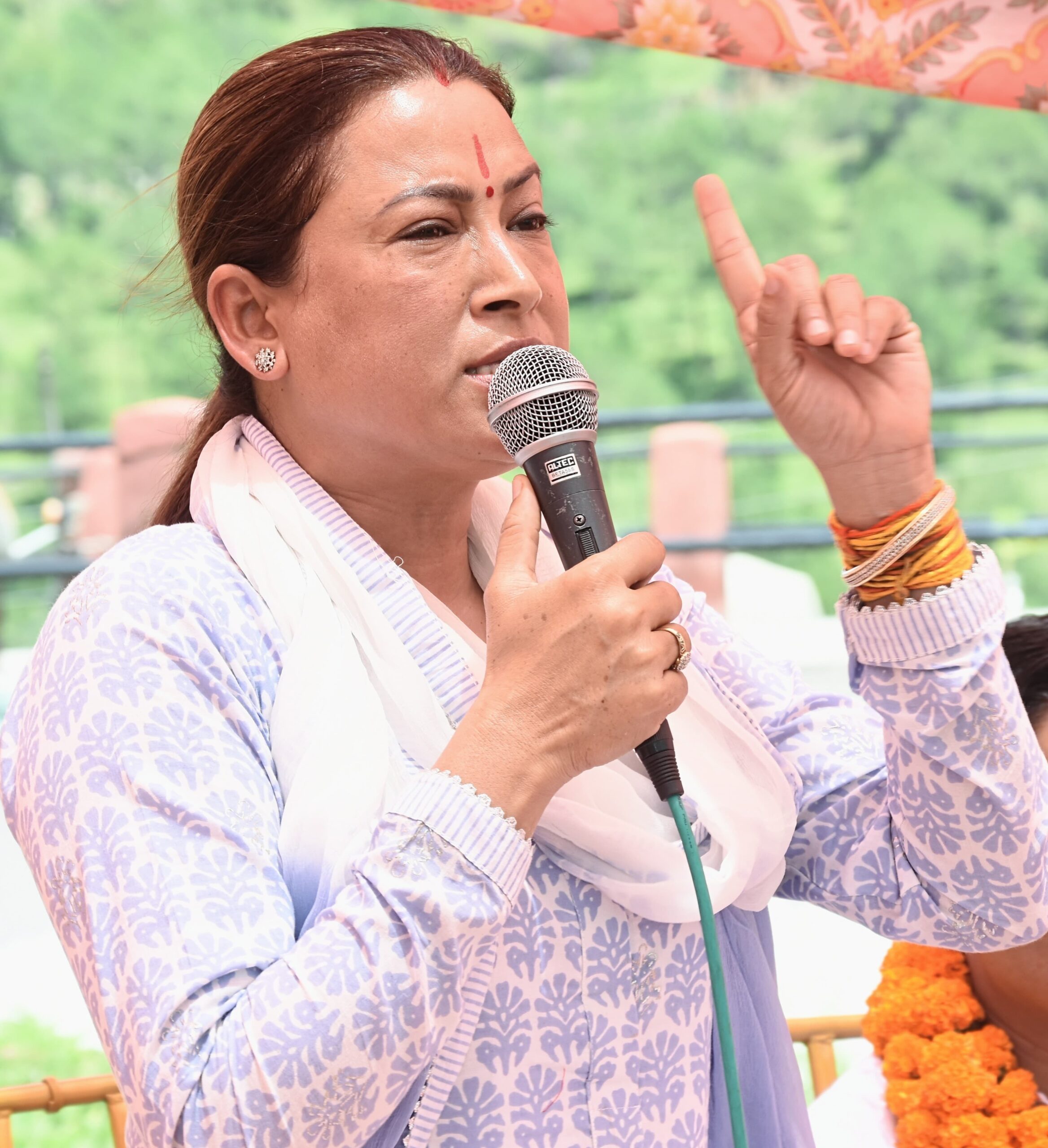 कैबिनेट मंत्री रेखा आर्या ने विभिन्न क्षेत्रों में किया भाजपा समर्थित उम्मीदवारों का चुनाव प्रचार
