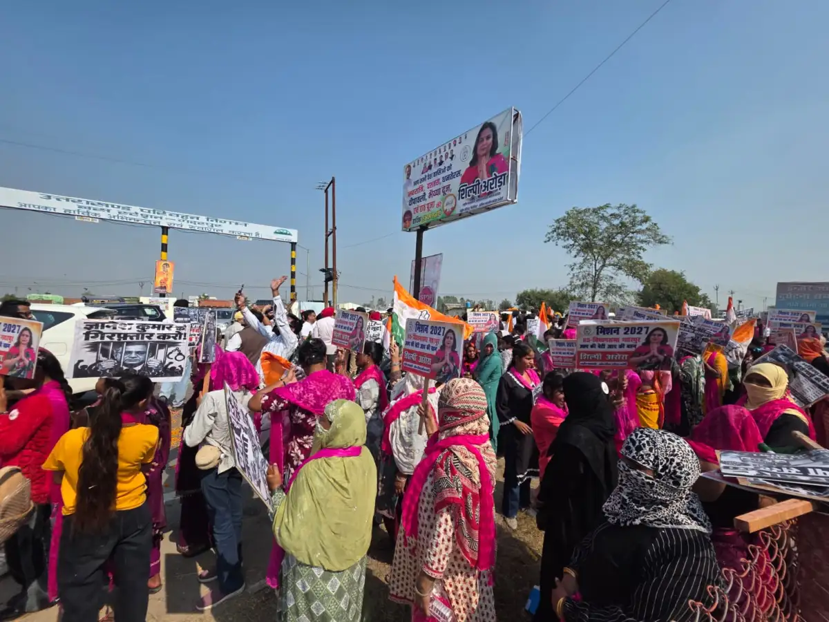 उत्तराखंड न्याय यात्रा के स्वागत में महिलाओं ने दिखाया दमखम, शिल्पी अरोड़ा के नेतृत्व में गदरपुर में हुआ भव्य स्वागत, विशाल रथ और ब्लैक एंड व्हाइट विजुअल्स के जरिए वोट चोरी, चंदा चोरी और अंकिता भंडारी प्रकरण जैसे मुद्दों को उठाया